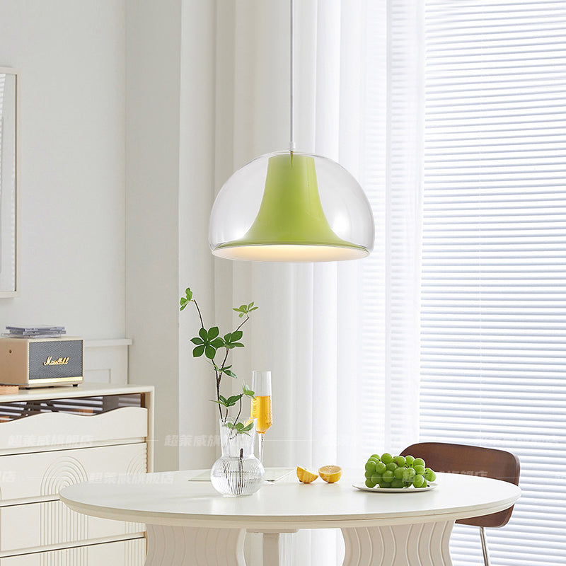 Halvsirkelformet glaspendel i Bauhaus-stil med myk glød, tilgjengelig i grønn, hvit og oransje for stilfull atmosfære.