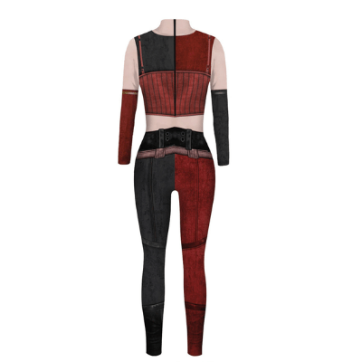 Detaljert Harley Quinn superhelt drakt for temafest, kvinnekostyme med ikoniske farger og design.