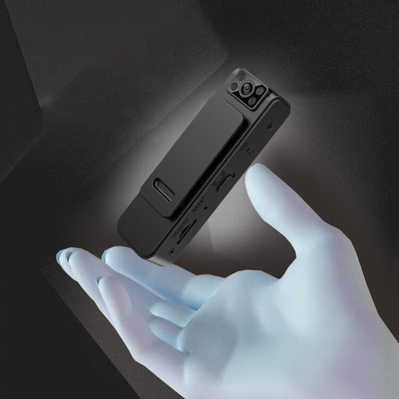 "HD-kamera med magnetisk klips, vidvinkelobjektiv, kompakt design, festet på metalloverflate for fleksibel opptak."