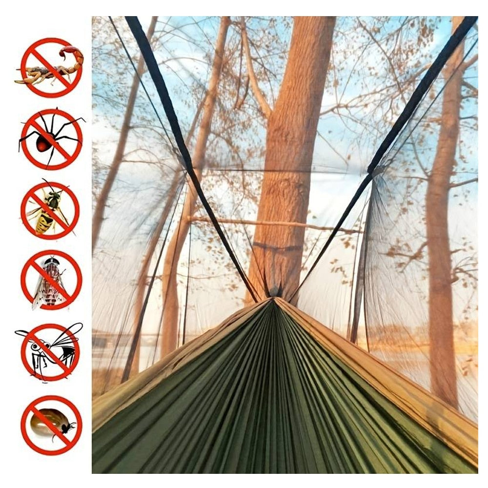 Hengekøye med integrert myggnett, slitesterkt fallskjermstoff i grønn, designet for camping og utendørs avslapning.