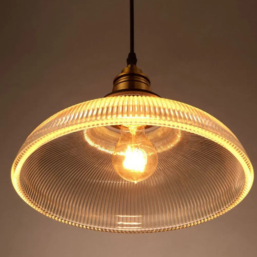 Detaljert bilde av industriell taklampe med E27 sokkel, flott for spisestue og interiør