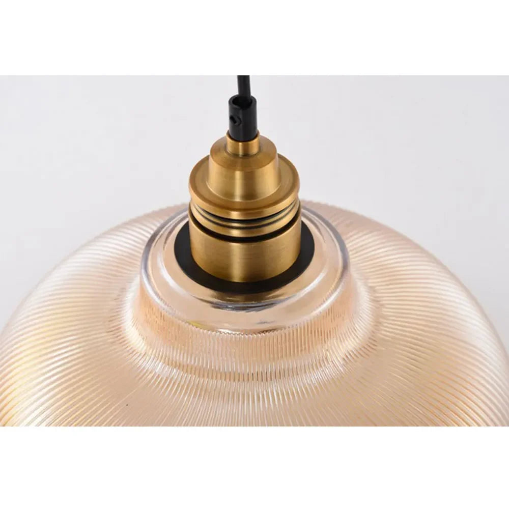 Komplett oversikt over industriell taklampe for stue og spisestue, med vintage design