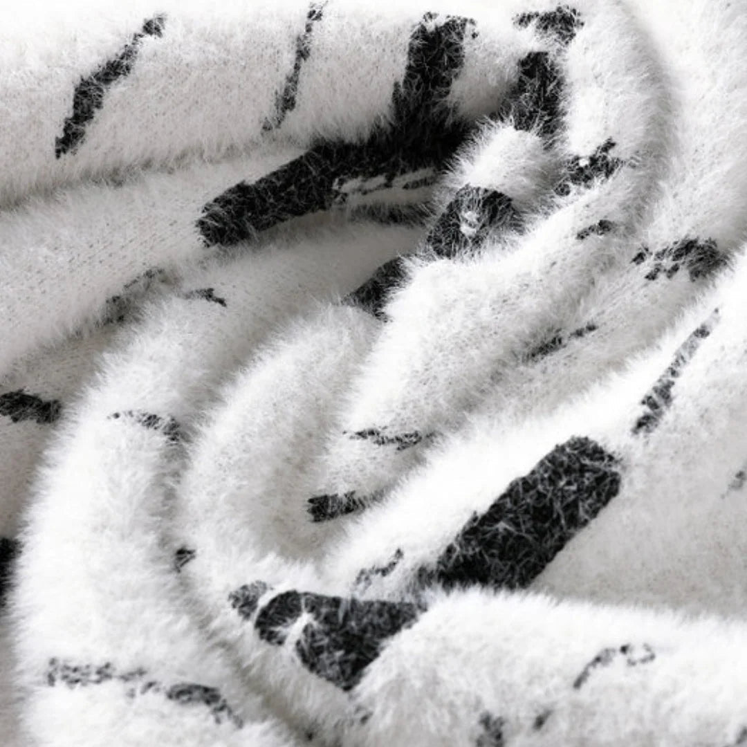 Herre genser med kumønster og uformell stil. En komfortabel og trendy genser med avslappet passform for enhver anledning.