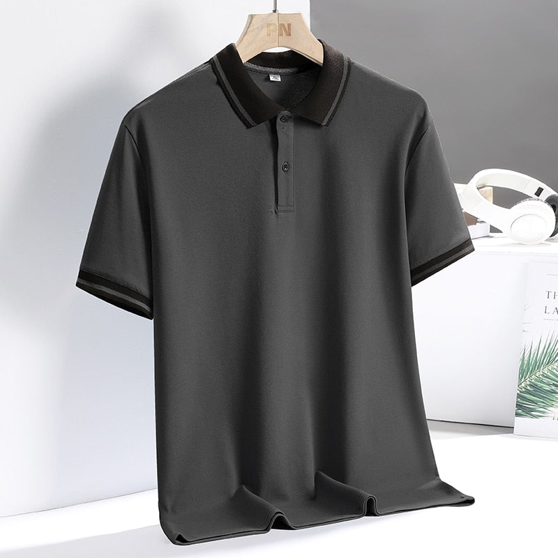 Pustende herre golfpolo som gir komfort og stil. Perfekt for aktive golfere og sporty hverdagsbruk.