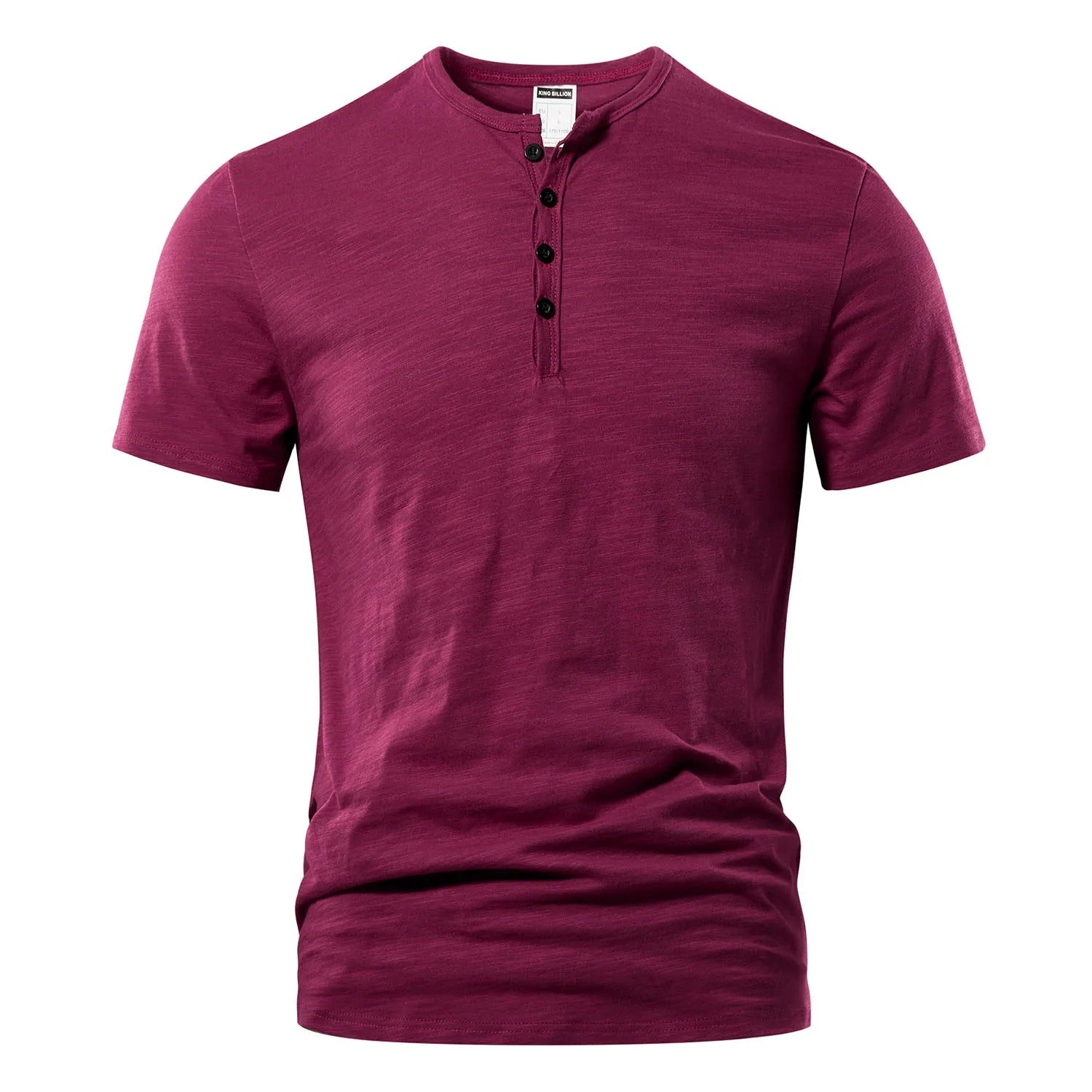 Detalj av herre Henley t-skjorte med knappestolpe, klassisk og komfortabel sommerstil.
