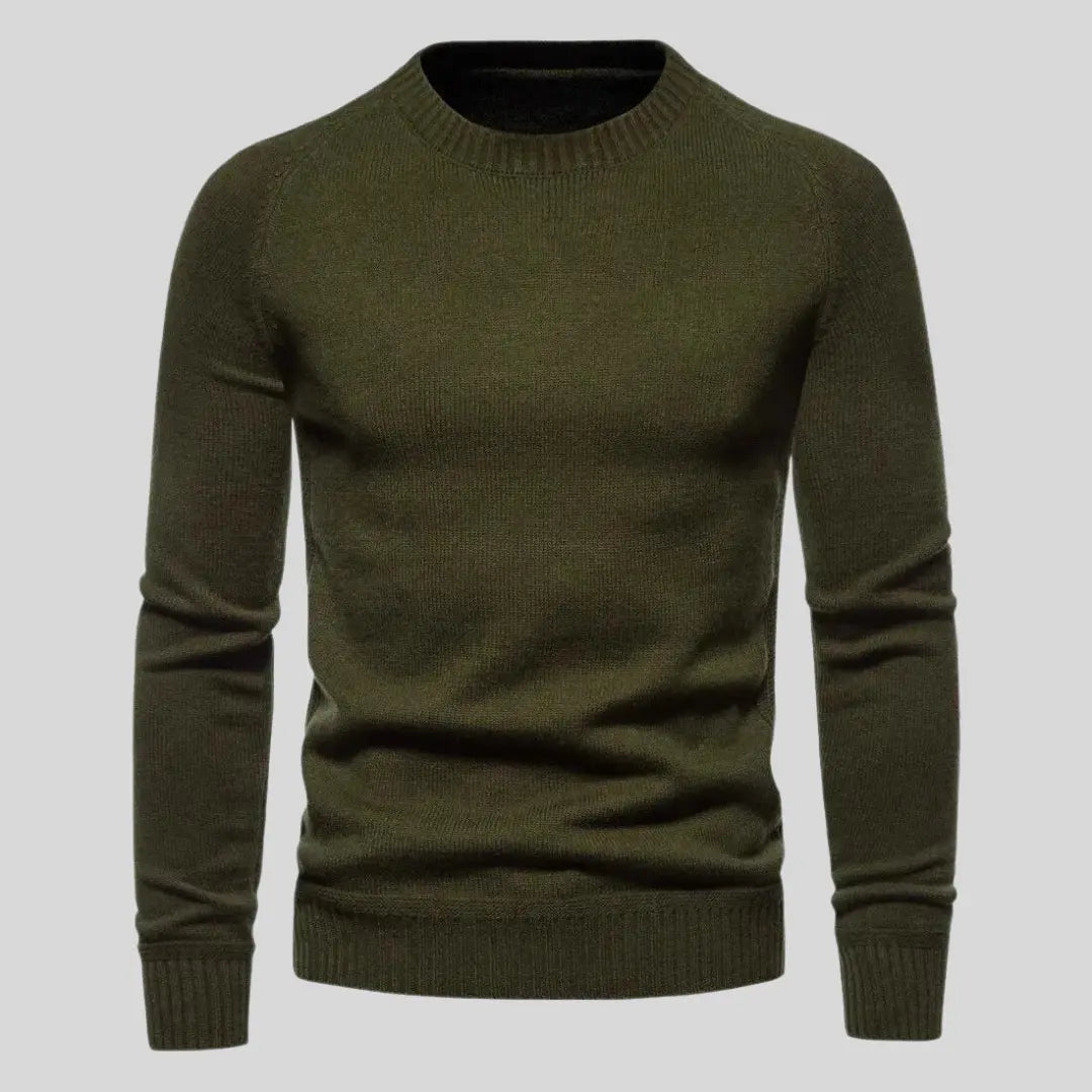 Frontbilde av herretrøye med minimalistisk design. Komfortabel passform, ideell for menns hverdagsklær.