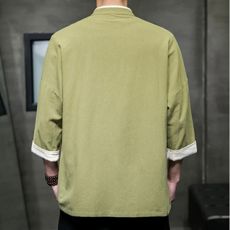 Minimalistisk herreskjorte med behagelig stoff. Casual og fargerik overskjorte med frontlommer.