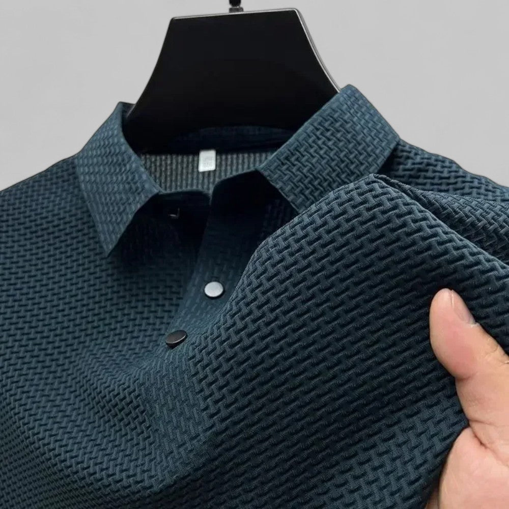 Komfortabel kortermet herre polo i myk bomullsblanding, ideell for casual stil og sommerklær.