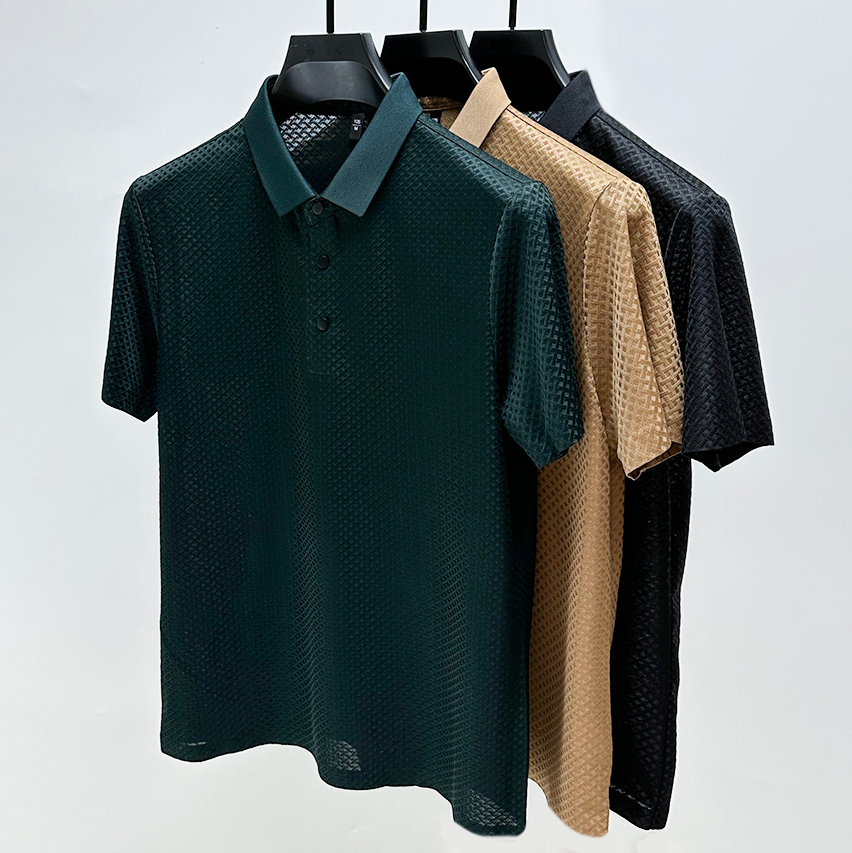 Stilfull og komfortabel herre poloskjorte i klassisk design. Premium kvalitet for menn som verdsetter tidløs stil.