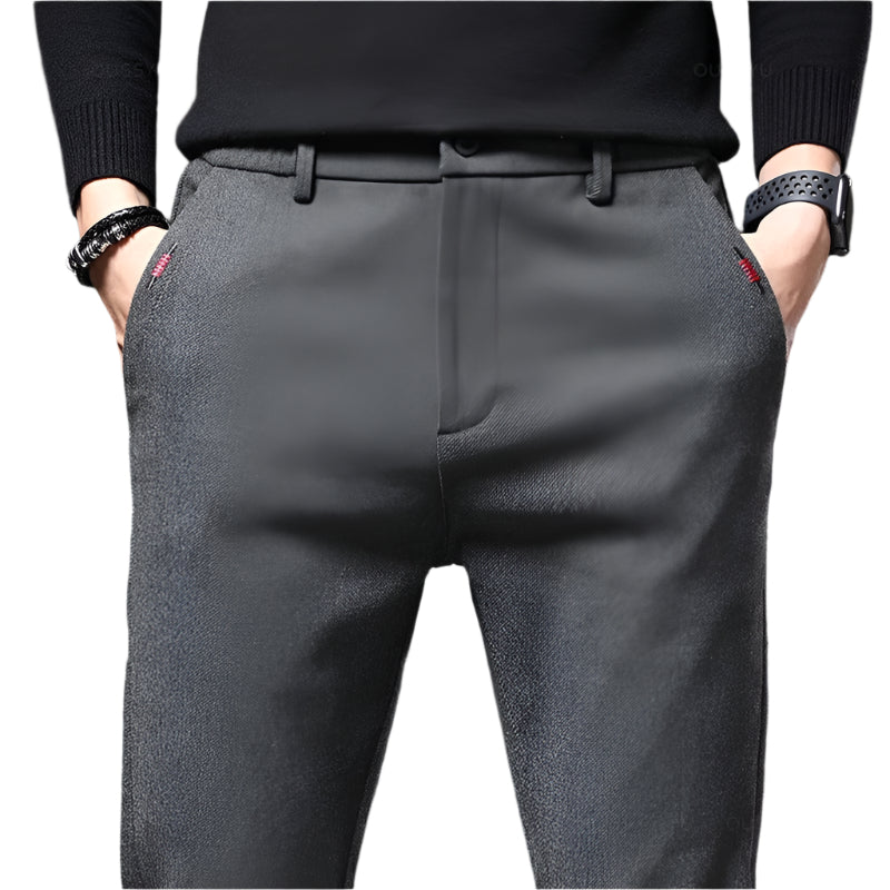 Herre slim fit bukser, ideelle for business casual eller fritid med komfortabel stretch for god bevegelse.