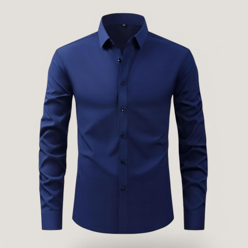 Casual herreskjorte med slim-fit passform og lang erme, i en subtil mønstret rynkefri utførelse.