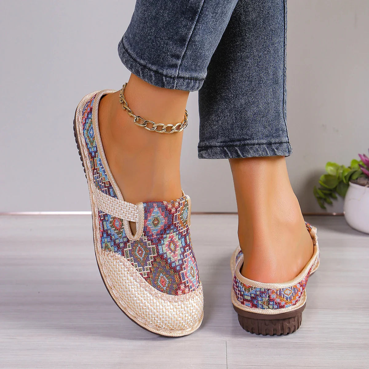 Enkel og elegant slip-on herresko, pustende og lett for komfort gjennom hele dagen.