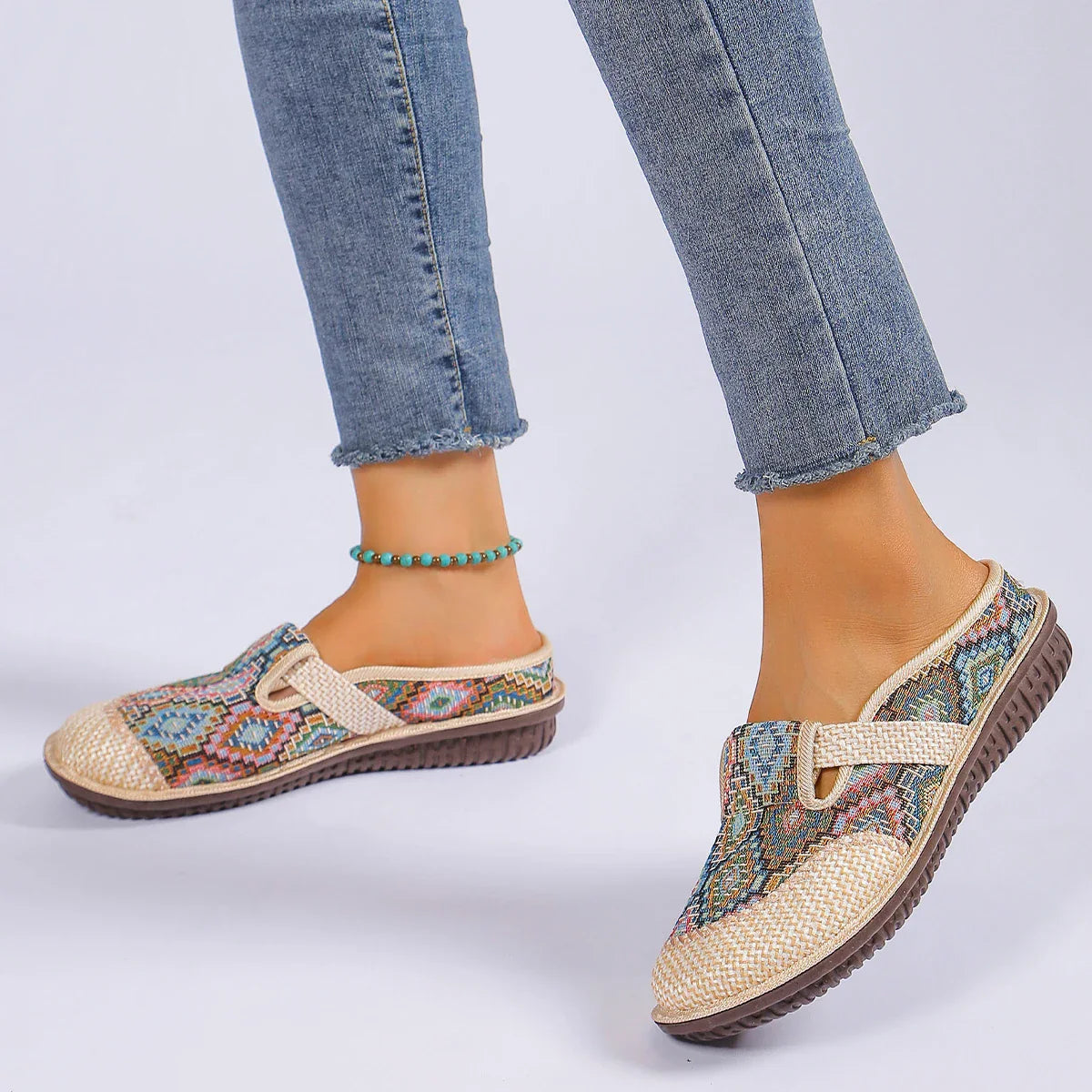 Sideprofil av lett herre slip-on sko, viser det pustende materialet og komfortable designet.