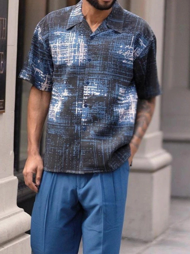 Lett herresett med shorts og skjorte, ideelt for strand og avslappede sommerdager.