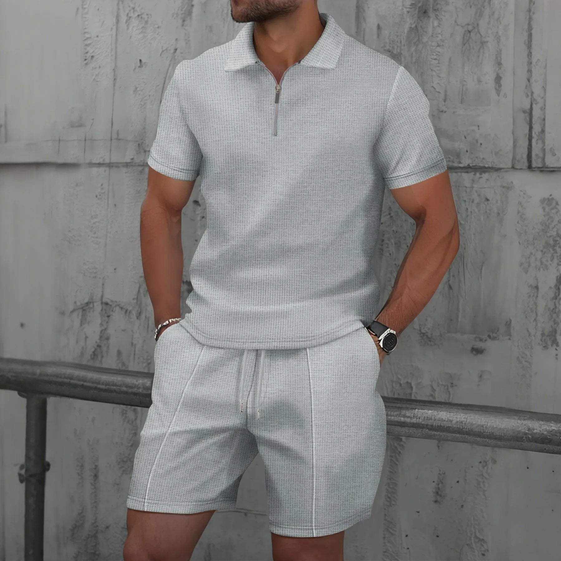 Stilrent zip-up sommersett for herre. Kortermet overdel og shorts i myk vaffeltekstur, perfekt for fritid.