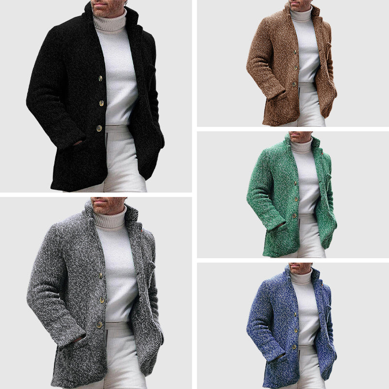 Allsidig herre cardigan med ståkrage og chunky strikk, flott for høst- og vintergarderoben.
