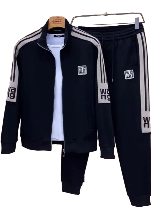 Herre svart moderne treningsdress sett. Sporty og komfortabel joggedress perfekt for aktiv livsstil og fritid.