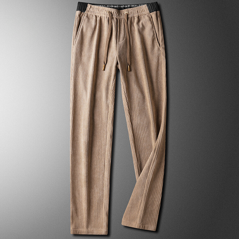 Nærbilde av den sømløse midjen på komfortable herre sweatpants, gir overlegen passform.