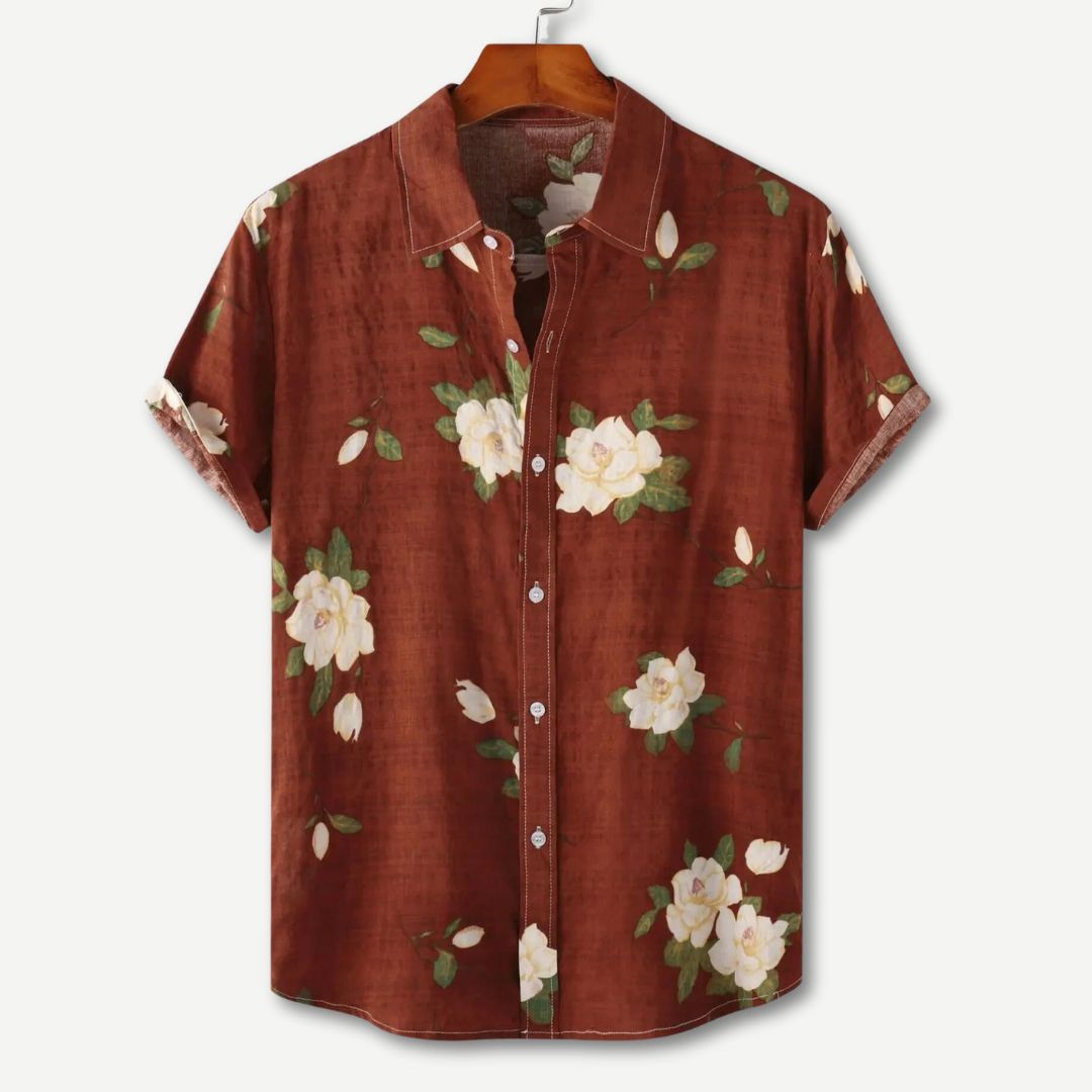 Fargerik herre t-skjorte med unikt blomsterdesign. Komfortabel og pustende, perfekt sommerskjorte for menn.
