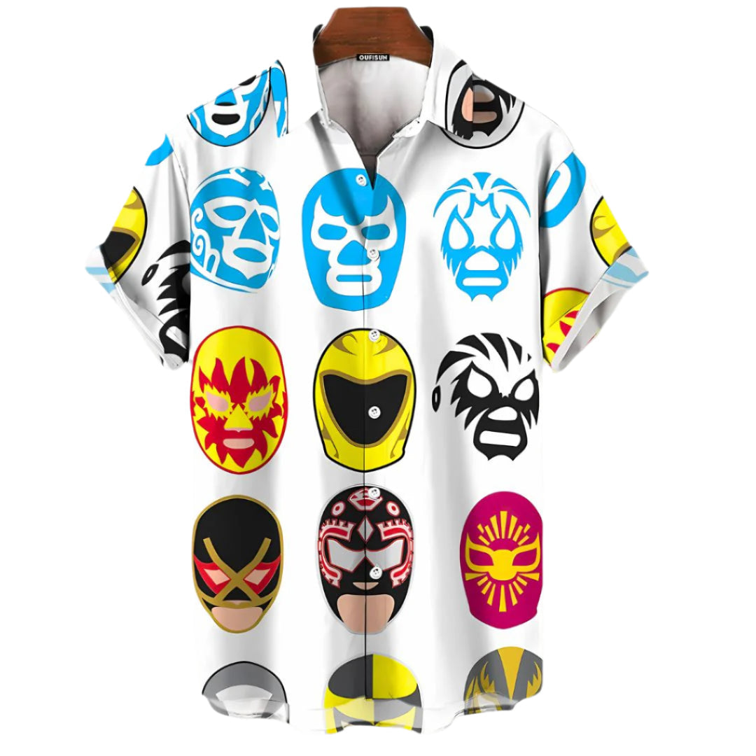 Herre t-skjorte med unikt design av fargerike luchador masker. Lett og behagelig for sommerbruk eller fest.
