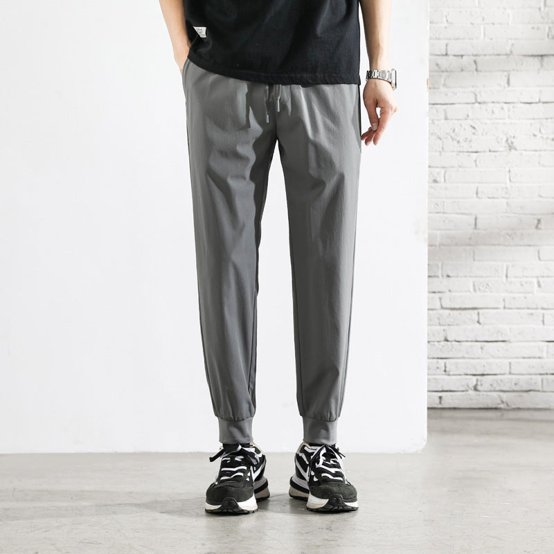 Stilige tapered joggebukser for menn med elastisk midje, perfekte for aktiv livsstil og hverdagsbruk.