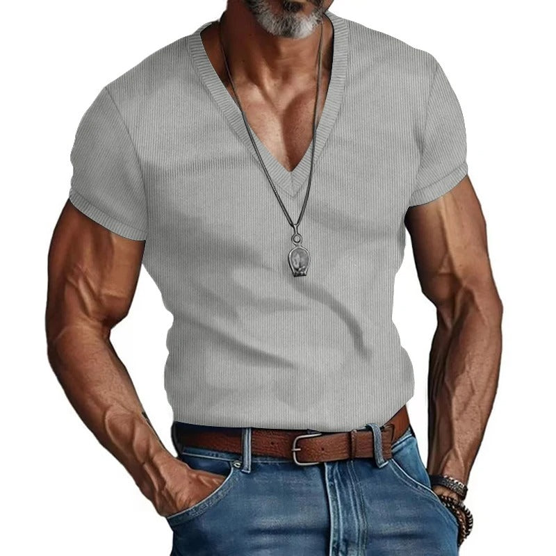 Herre slim fit V-hals t-skjorte med unikt teksturert stoff. Optimal for elegant, uformell mannemode.