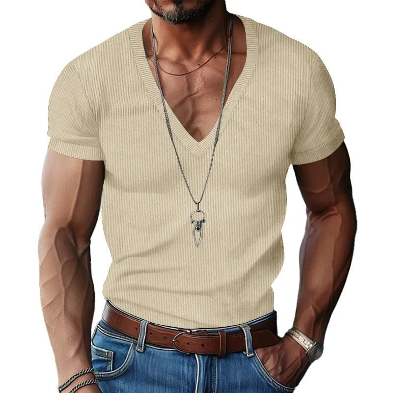 V-hals herre t-skjorte, teksturert slim fit. Elegant mannemode for uformelle anledninger.