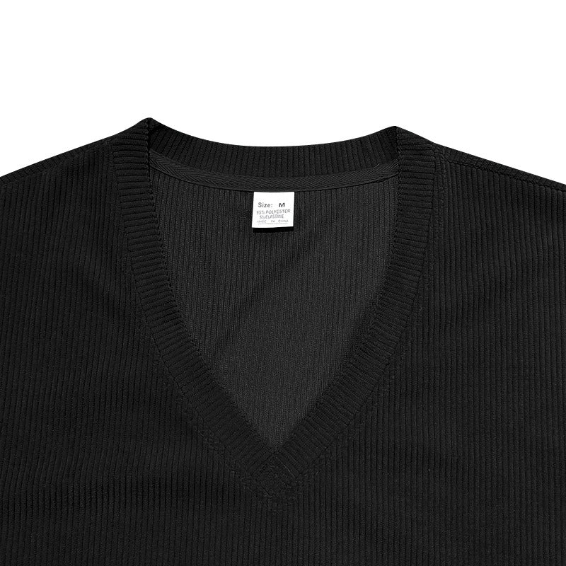 Myk teksturert herre t-skjorte, slim fit V-hals. Gir en elegant og komfortabel look for menn.
