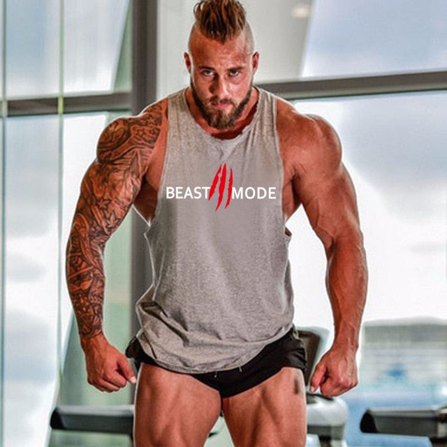 Fukttransporterende tanktop for menn, ideell for varme dager, gym og intens trening.