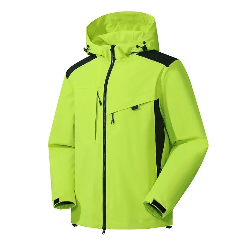 Letthåndterlig herre vinterjakke, designet for optimal komfort under snøsport og fritid.