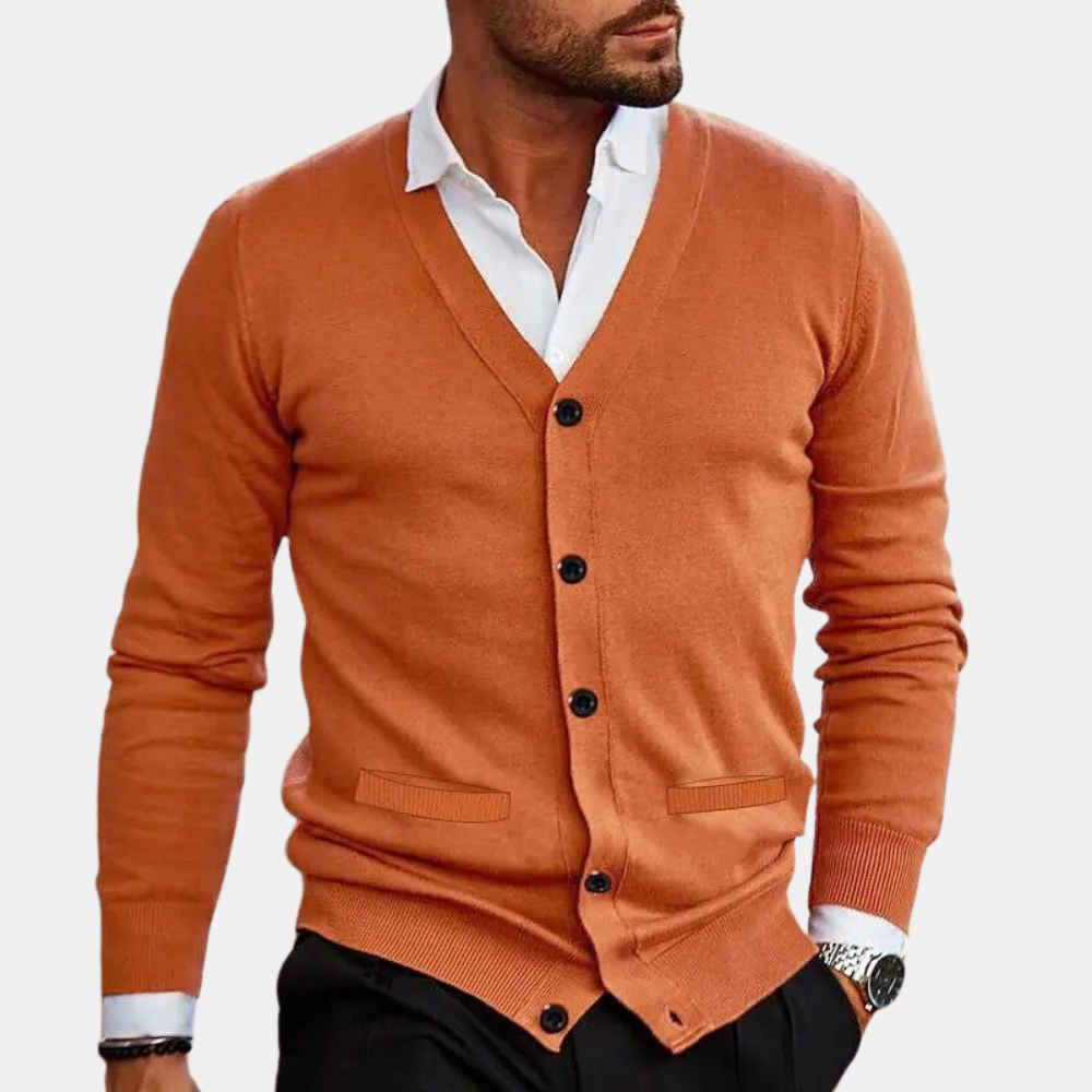 Elegant herresweater med V-hals design og knappelukking. En allsidig cardigan for menn.