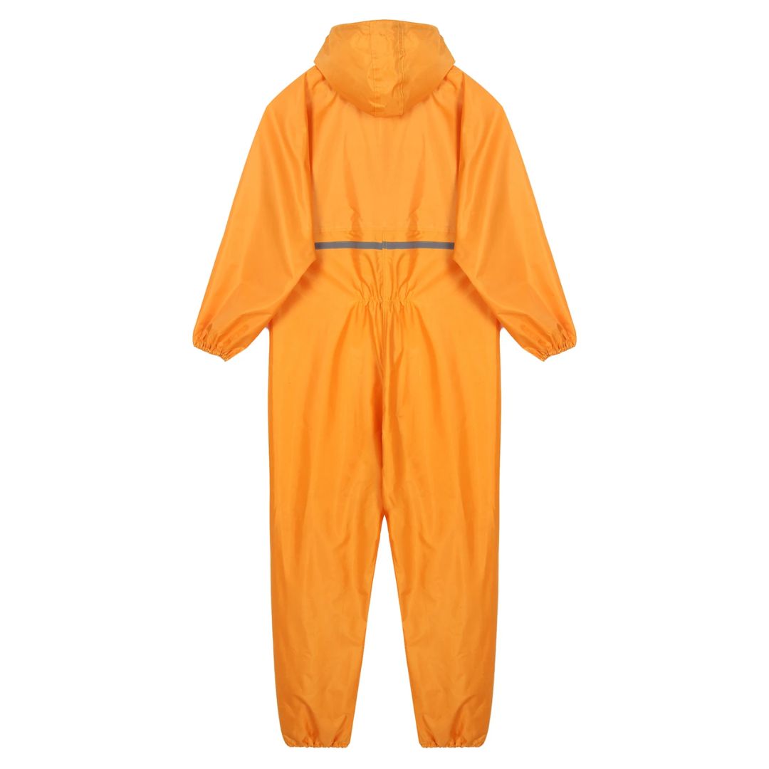 Herre sikkerhetskjeledress sett bakfra, med reflekterende striper og hette, for utendørs arbeid og beskyttelse.