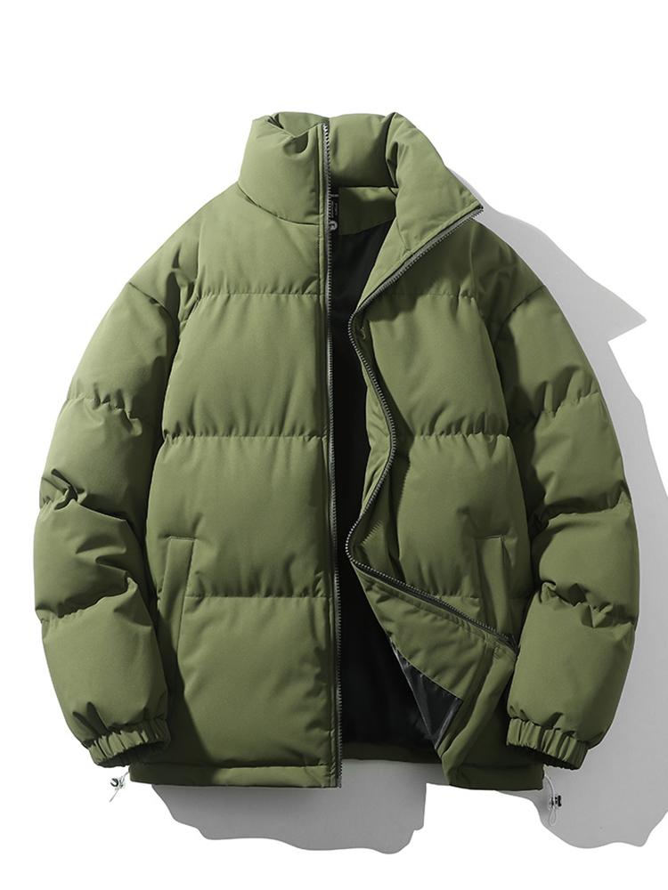 Marineblå quiltet herrejakke med solid glidelås og elegant ståkrage, gir ekstra varme.