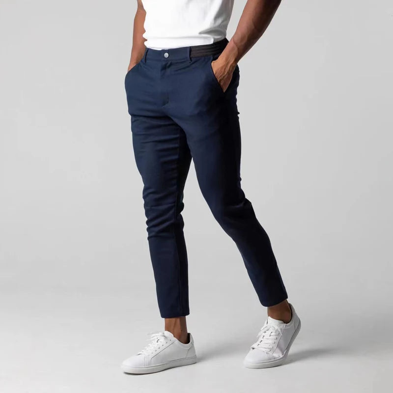 Komfortable herrechinos i stretchstoff, moderne passform. Ideelle hverdagsbukser for allround bruk.
