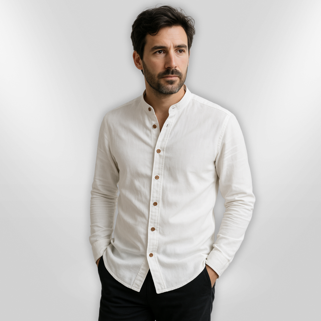 Katanastil herreskjorte med asymmetrisk design og høykrage. Moderne og elegant fritidsskjorte for menn.
