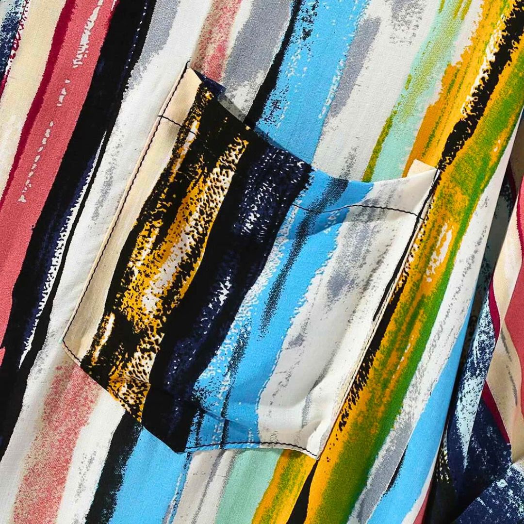 Avslappet herreskjorte med trendy stripemønster, gir en komfortabel hverdagsstil.