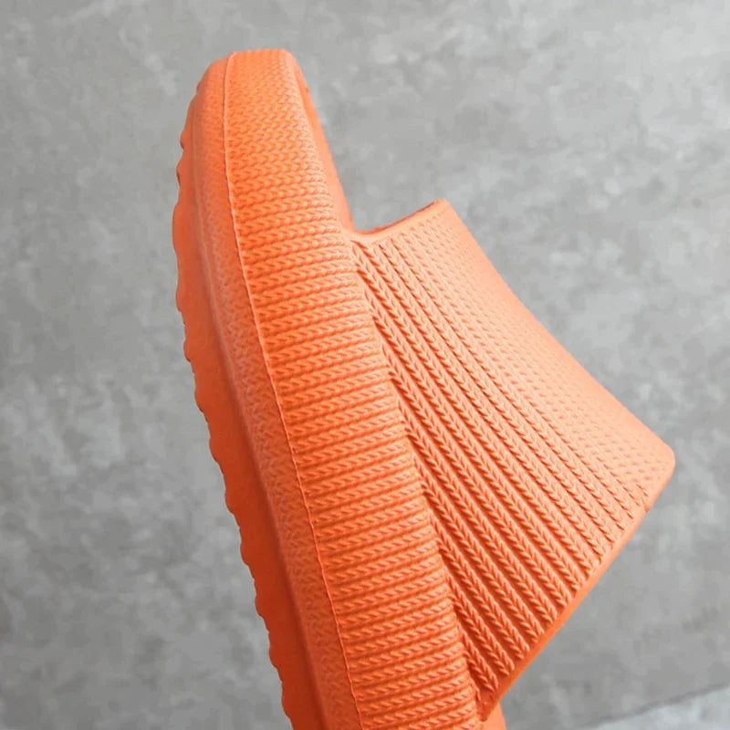 Komfortable herreslippers, perfekte sommersandaler for strand og fritid. Robust fottøy for varme dager.