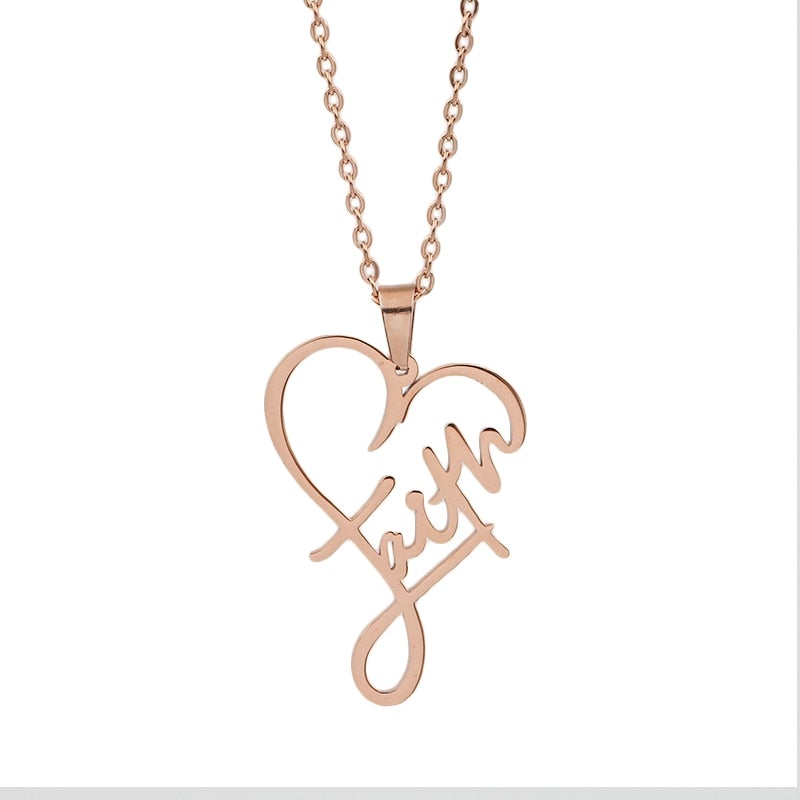 Hjerte av Tro halskjede båret av en kvinne, understreker dens skjønnhet, smykke, gave, trosinspirert, kvinner