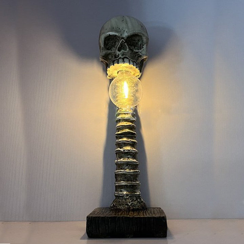 Effektfull hodeskallelampe for uhyggelig belysning. Ideell som gotisk eller Halloween dekorasjon.