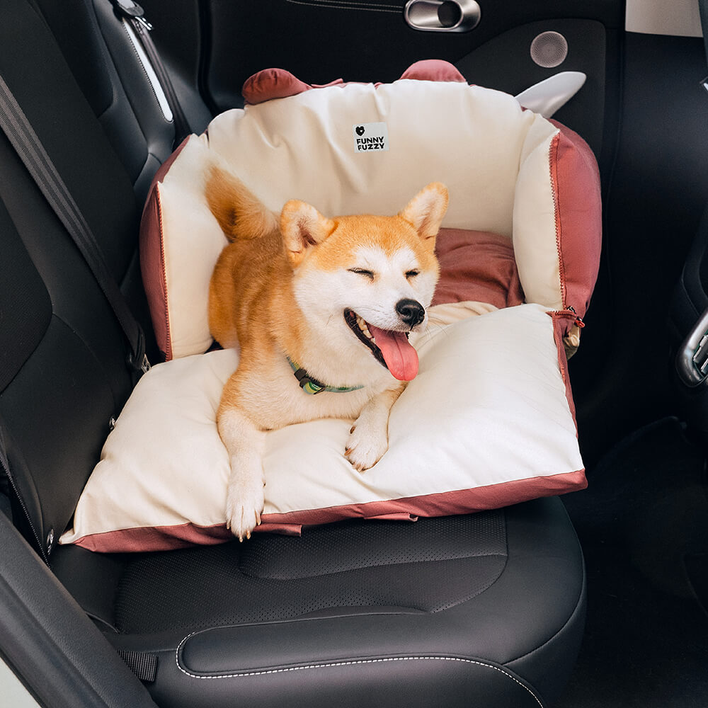 Kjæledyrvennlig hundebilseng, ideell for lange og korte bilturer. Komfortabelt bilsete for hund og trygg reise.