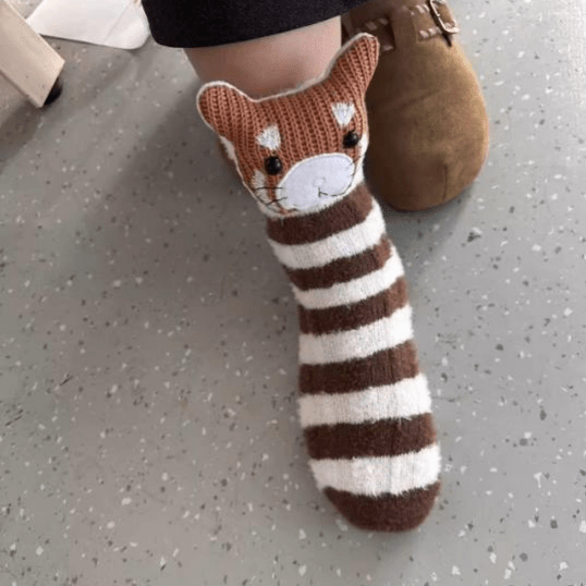 Sklisikre hussokker med lekent 3D dyremotiv og varm, fluffy innside for kos.