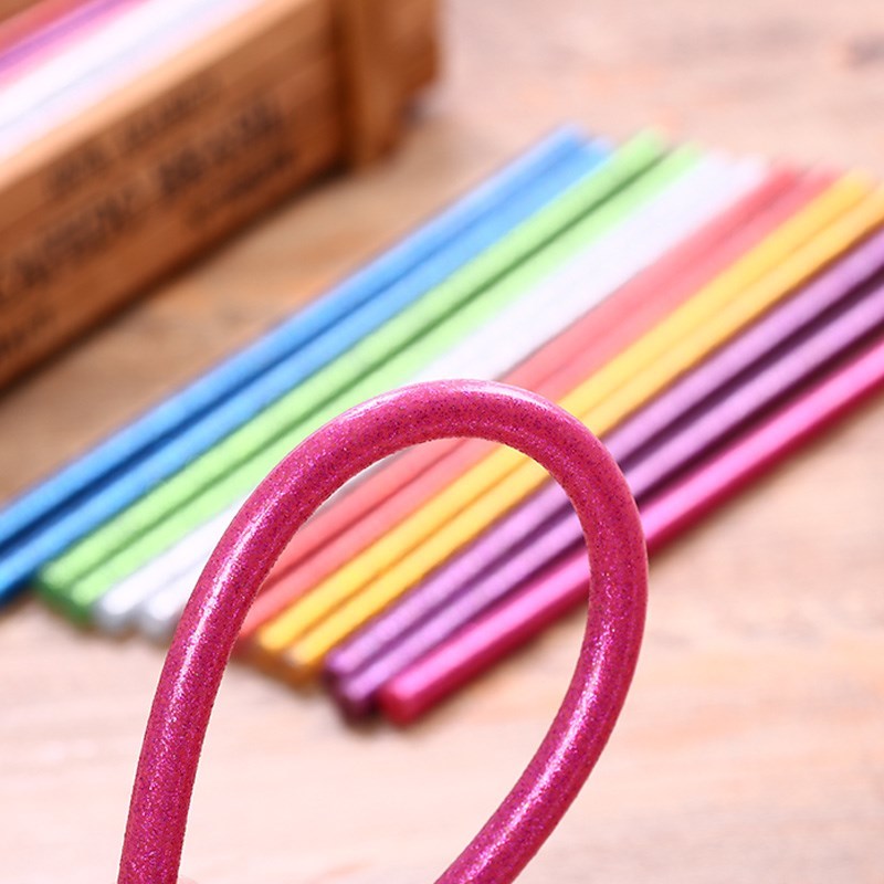 EVA smeltelimstifter, gjennomsiktig og farget. Sterkt, universelt varmtlim for DIY, håndverk og hobbybruk.