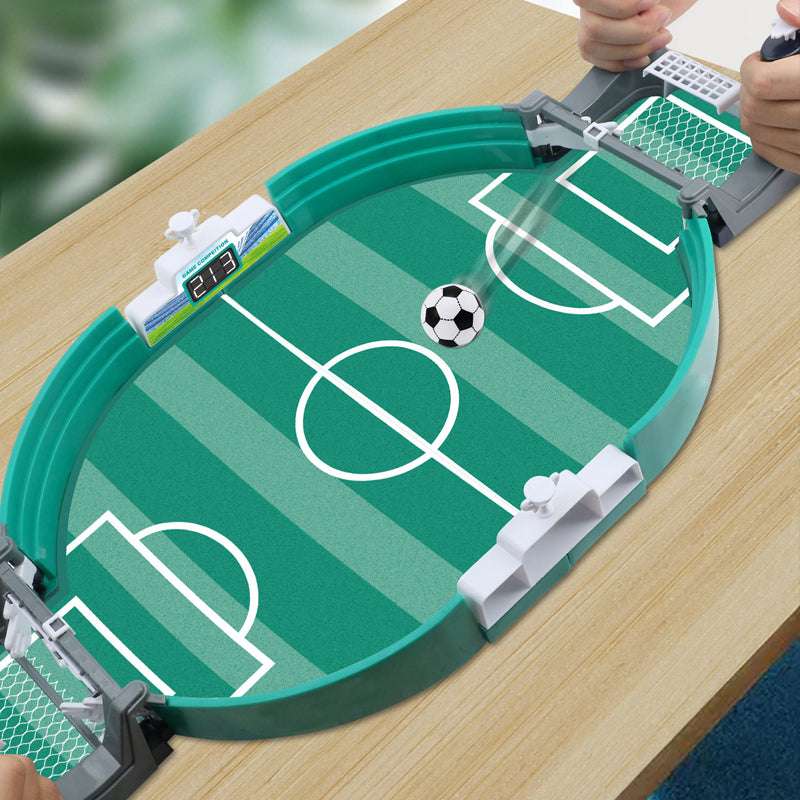 "Interaktivt fotballspill for barn; familievennlig, trygt materiale, fargerikt design, morsom og lærerik lek for hele familie