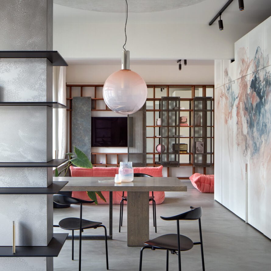 "Isabel Collection pendellampe med ventilert design, diffus lys, sfærisk form, justerbar kabel, elegant takbelysning."