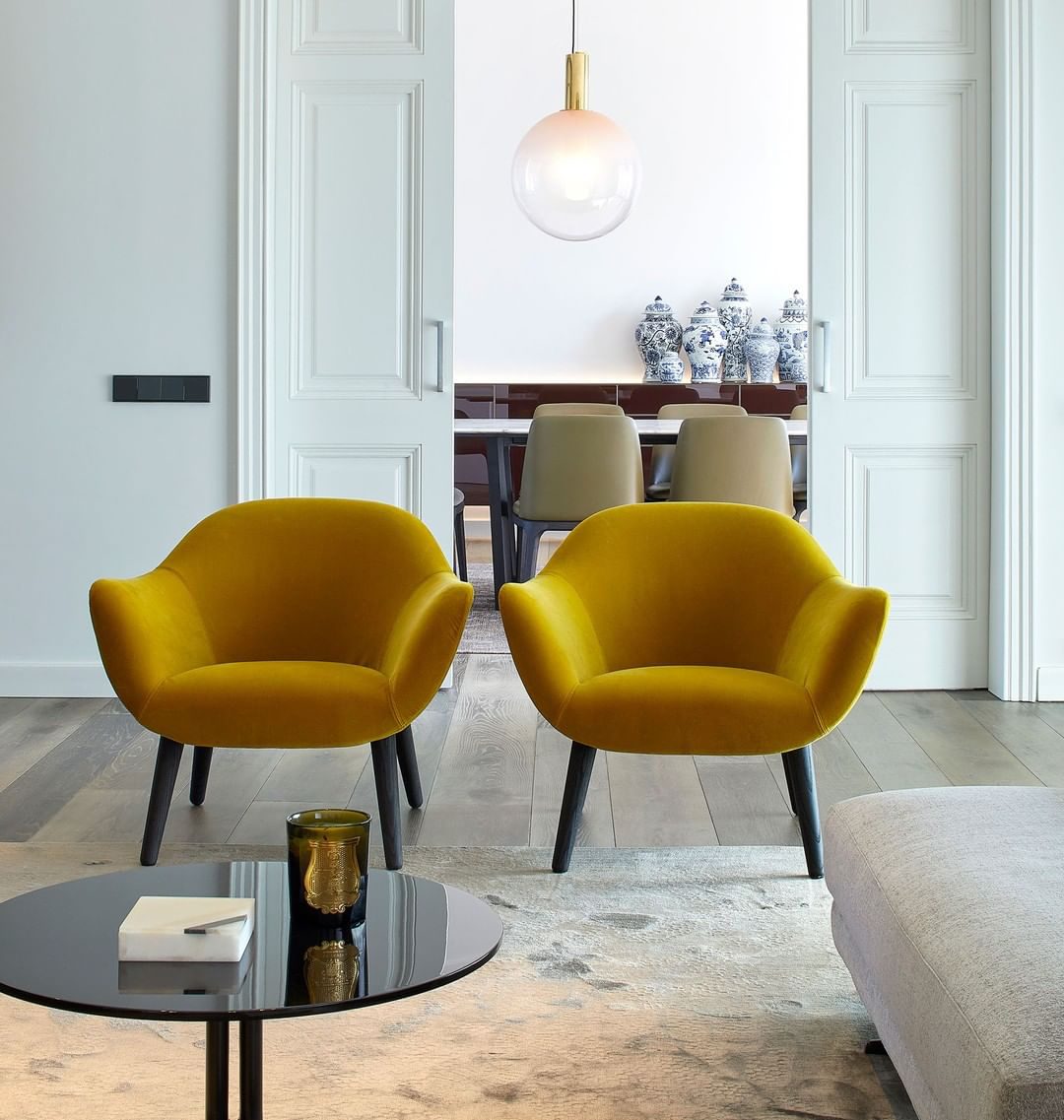 "Isabel Collection pendellampe med ventilert design, diffus lys, sfærisk form, justerbar kabel, elegant takbelysning."