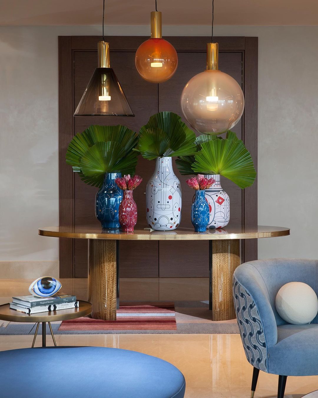 "Isabel Collection pendellampe med ventilert design, diffus lys, sfærisk form, justerbar kabel, elegant takbelysning."