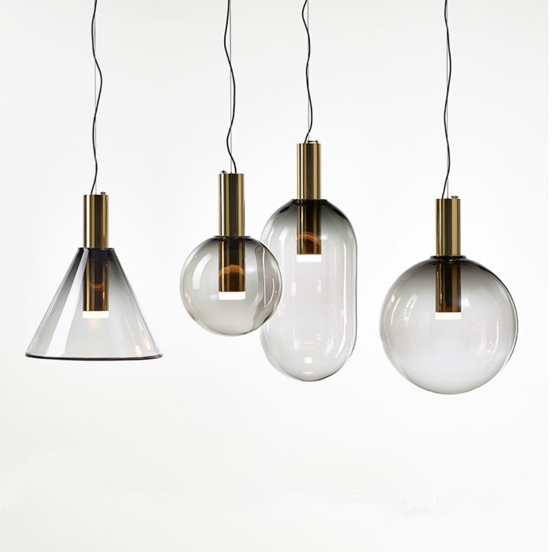 "Isabel Collection pendellampe med ventilert design, diffus lys, sfærisk form, justerbar kabel, elegant takbelysning."