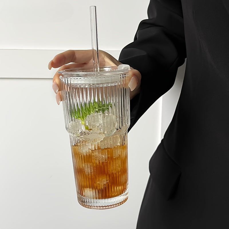 Stilig, gjennomsiktig dobbeltvegget kaffekrus i glass med silikonlokk og gjenbrukbar halm