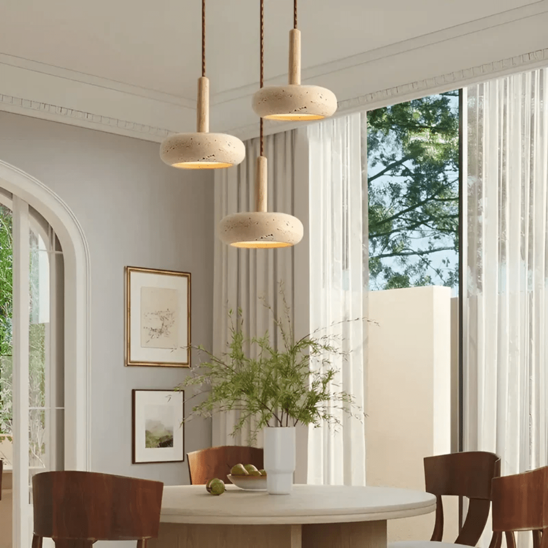 Elegant japansk retro taklampe. Designlampe som gir et varmt og innbydende lys i stuen eller soverommet.