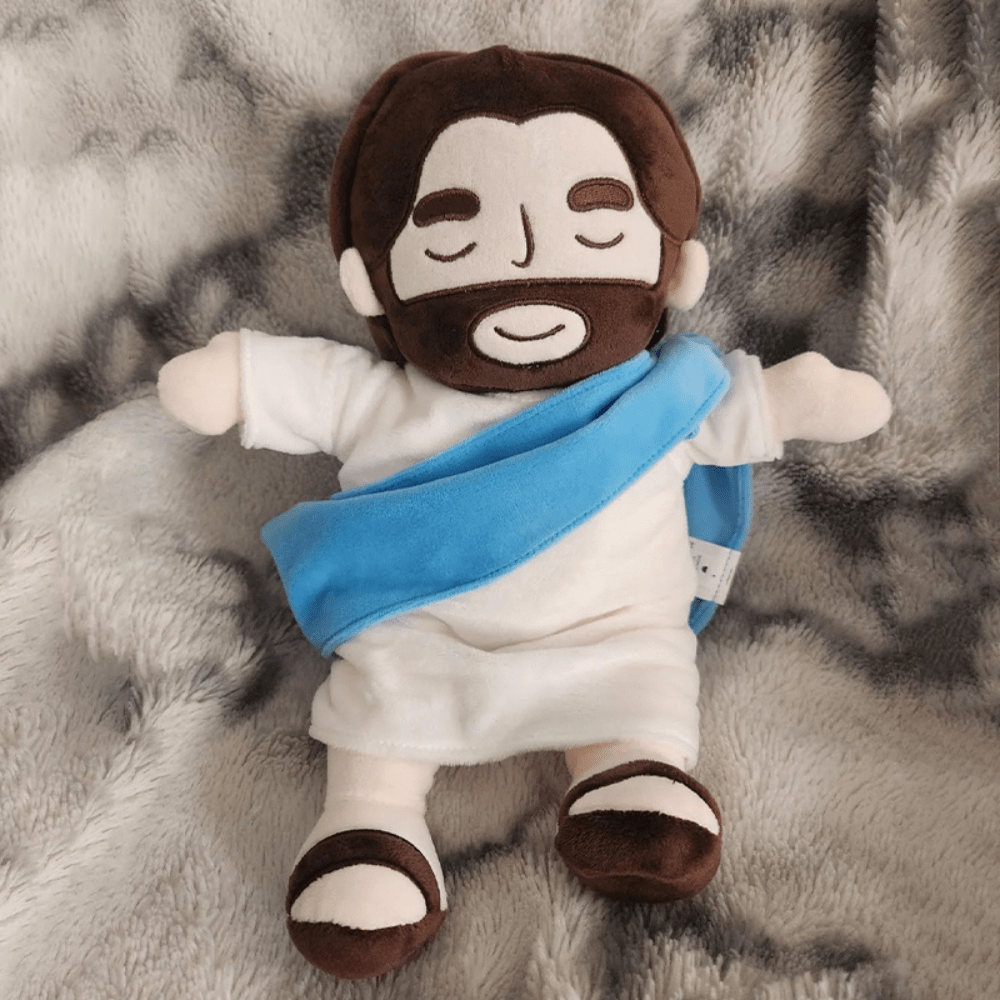 Jesus plysjleketøy liggende på en seng, symboliserer rolig søvn og komfortabel avslapning